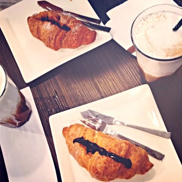 Coffee & croissants|hurul | 후룰さん