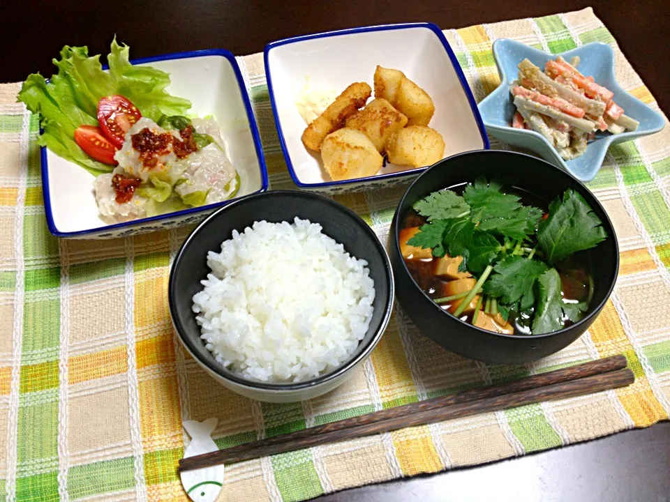 タラの唐揚げ.海老シュウマイ.豆腐とワカメの赤だし.こぼうサラダ|恭子さん