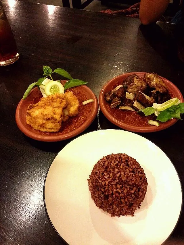 red rice with iga penyet and dory crispy|vitantriさん