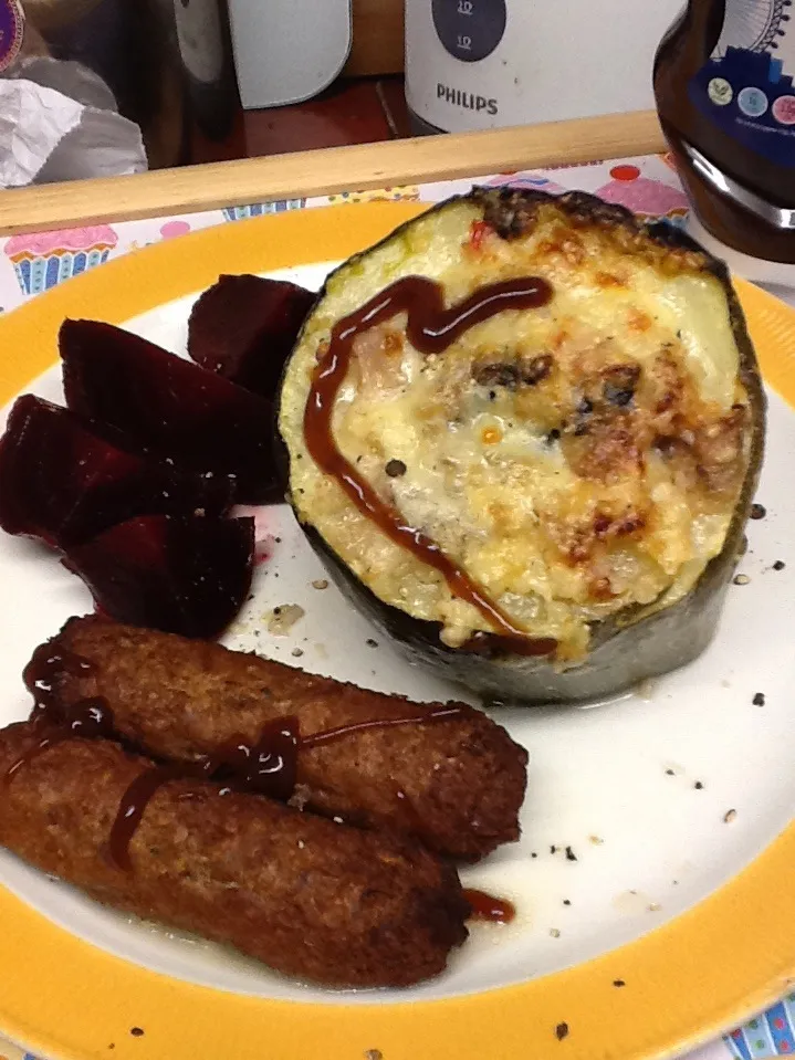 Stuffed marrow with veggie sausages and beetroot|Alan (Fred) Pipesさん