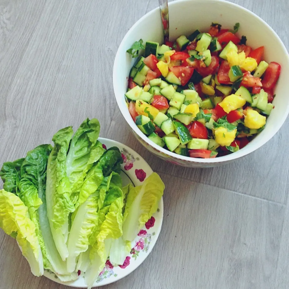 Cucumber • Tomatoes • Mango • Scallions • Cilantro • Baby romaine lettuce|Rianneさん