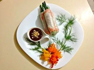 Vietnamese Prawn-Pork Rice Paper Roll, Dip with Hosin Sauce|Lynh Lynhさん