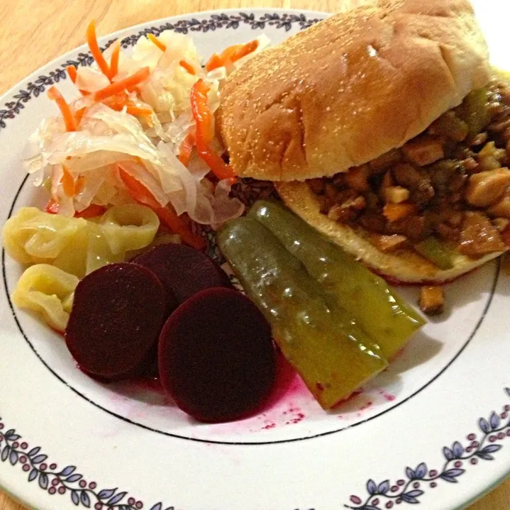 Poblano Chicken Sloppy Joes with Pickled Goodies on the Side|http://melissasmenu.wordpress.com/さん