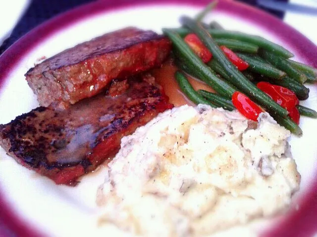 balsamic glazed meatloaf|ryan goldenさん