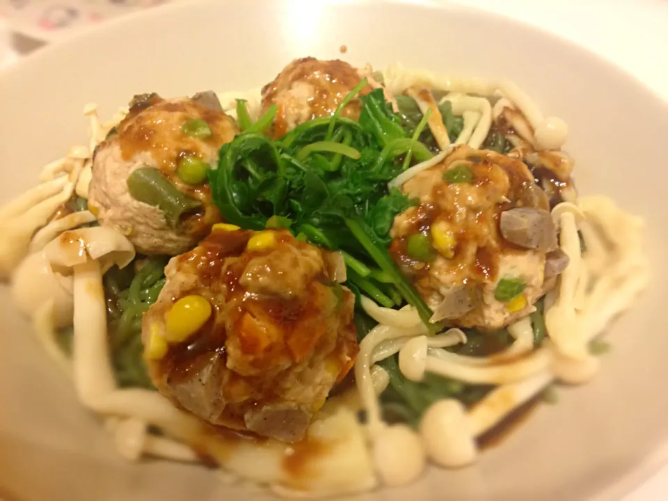 Healthy veggie meatball with seaweed agar noodle & baby kale|Debbie Yuさん