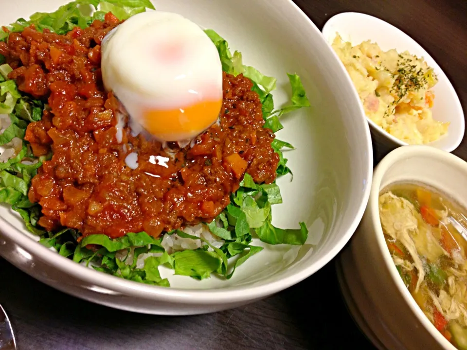 タコライス風ミートソース丼•ポテトサラダ•かきたまコンソメスープ|aya.hさん