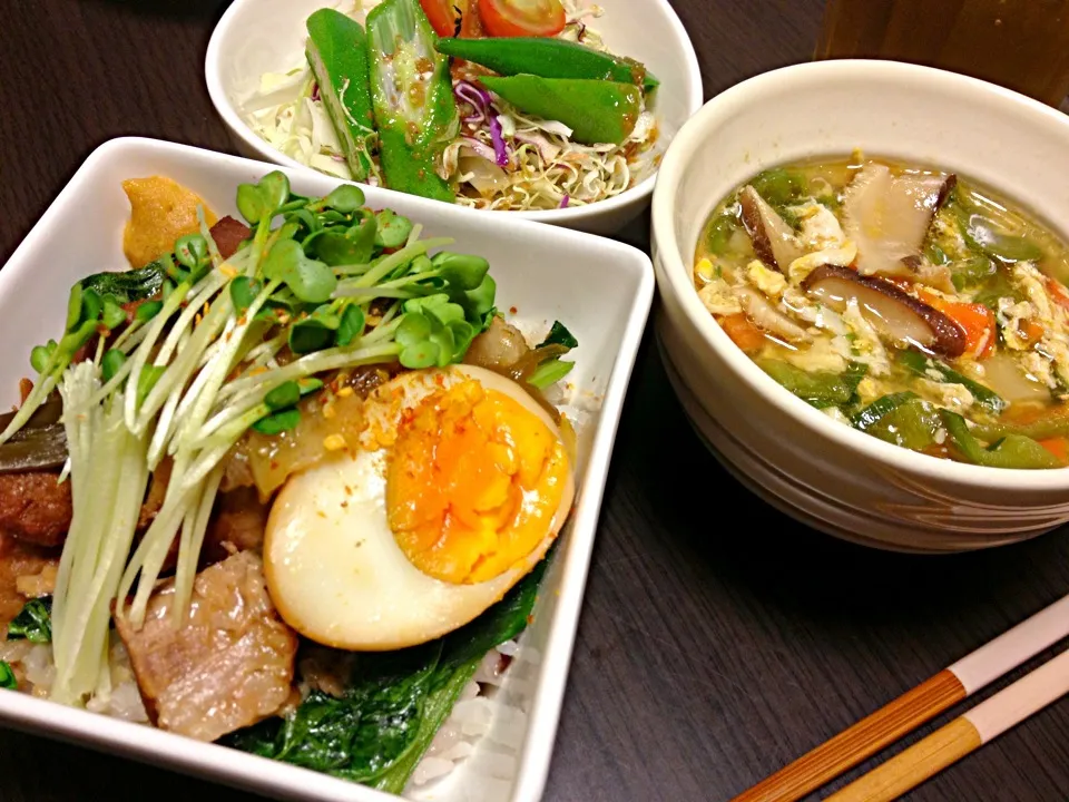 豚の角煮丼•根菜たっぷりスープ•おくらのねばねばサラダ|aya.hさん