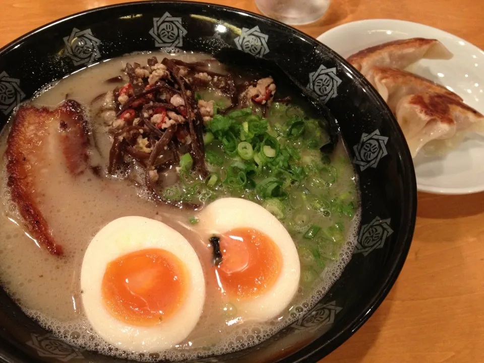 Snapdishの料理写真:味玉とんこつラーメン|Runaさん