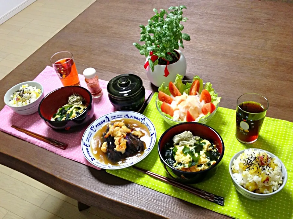 さつま芋ご飯、ワカメと卵のにゅうめん、揚げ茄子の海老あんかけ、大根明太子サラダ|pentarouさん