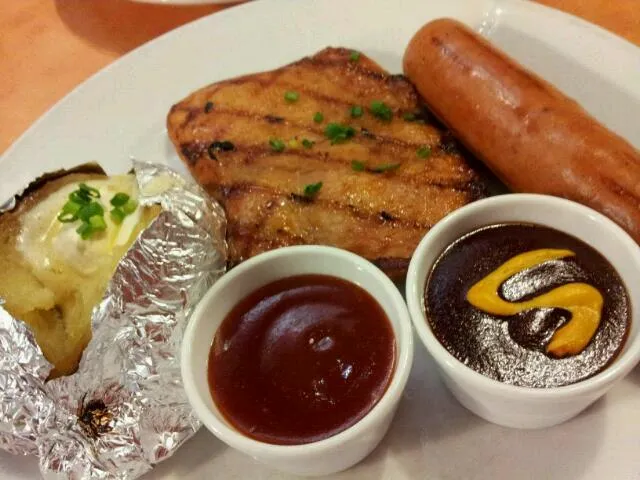 Pork Sausage and Spicy Grilled Chicken @Sizzler Res.|ChomChuanChim (ชมชวนชิม)さん