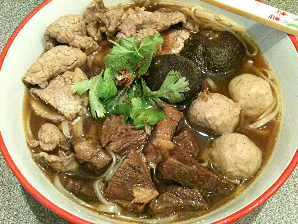 Beef Nooddle soup with meat ball and|Eveさん