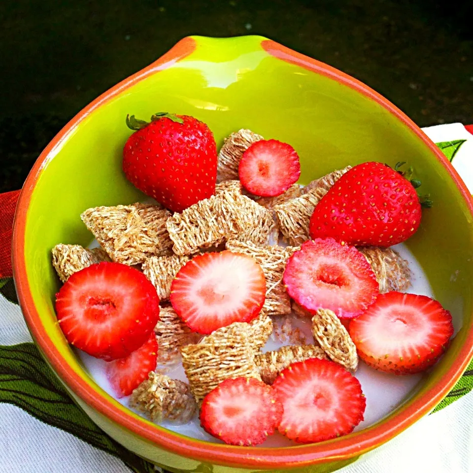 wheat and strawberries|soberrynaturalさん