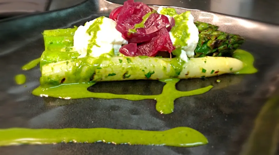 Grilled Asparagus Salad w/ Burrata, Pickled Onion, Shiso Vinaigrette|Christopher William Beasleyさん