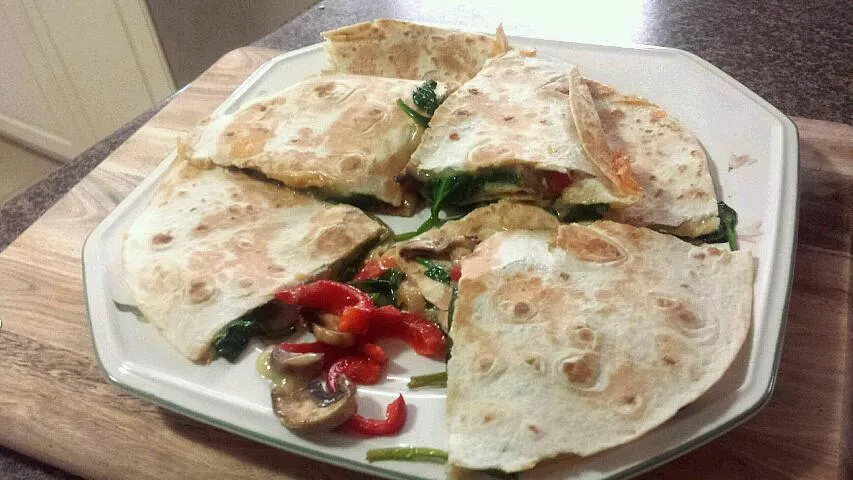 Mushroom, spinach and red pepper quesadilla|Janice Seah Teoさん