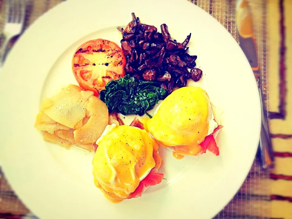 Egg Benedicts for brekky!|Martha Monjeさん