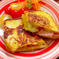 Snapdishの料理写真:Monte Cristo Sandwich🍳ﾓﾝﾃｨｸﾘｽﾄ<ﾊﾑ&ﾁｰｽﾞ ﾌﾚﾝﾁﾄｰｽﾄ>