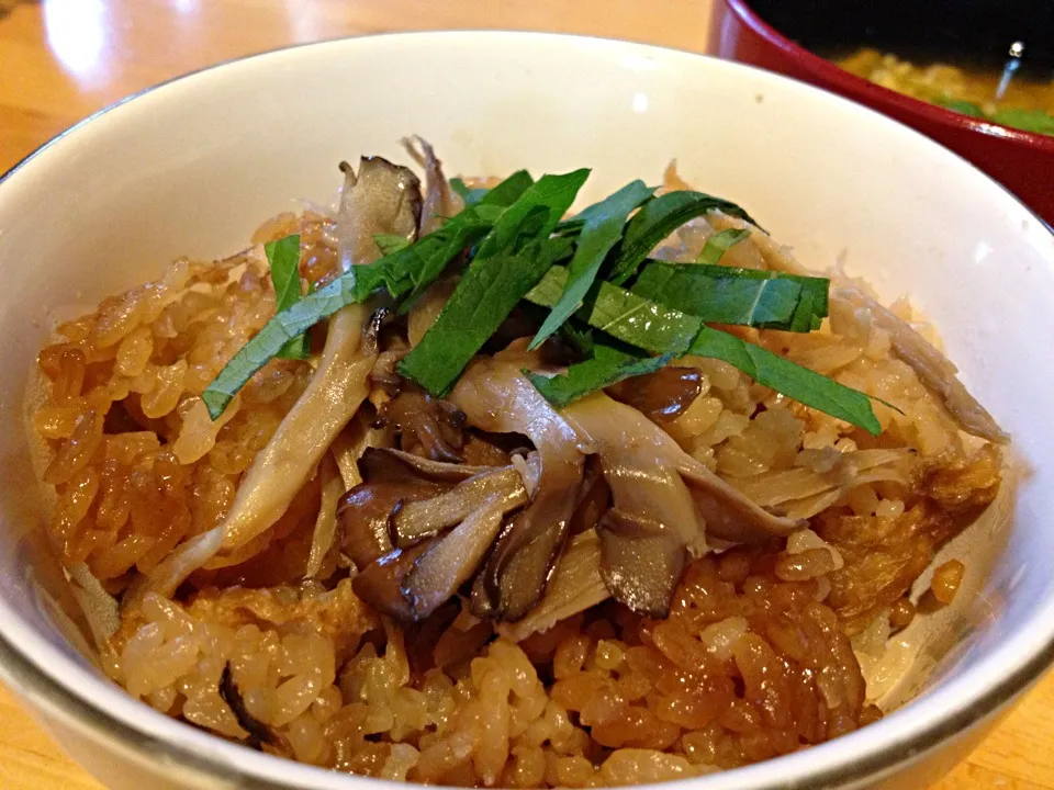 おコゲが美味い(￣ー￣)  ゴボウと舞茸の炊き込み御飯〜♪|ジイジさん