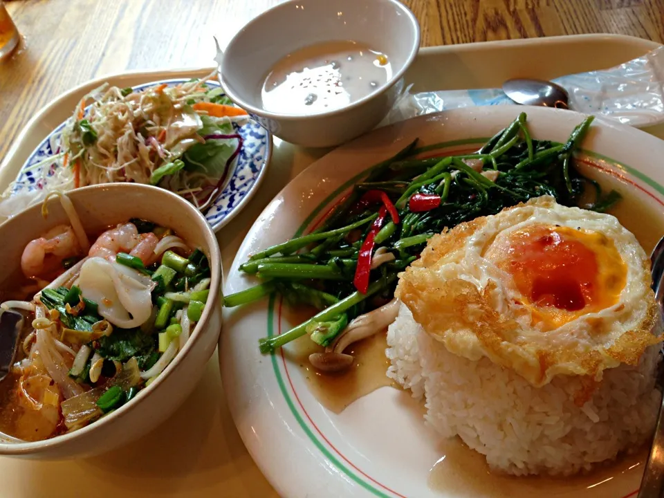 空芯菜と豚肉のオイスターソース炒めスペシャルセット@クルンテープ本店(新宿三丁目)|塩豚骨さん