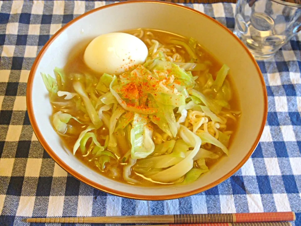 キャベツとたまご入れただけのラーメン|もこさん