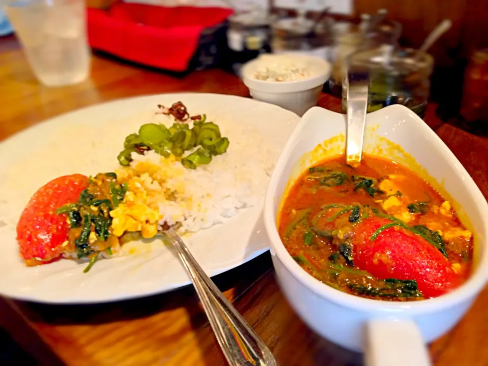 トマトとほうれん草のエッグカレー🍛|おかっぴーさん