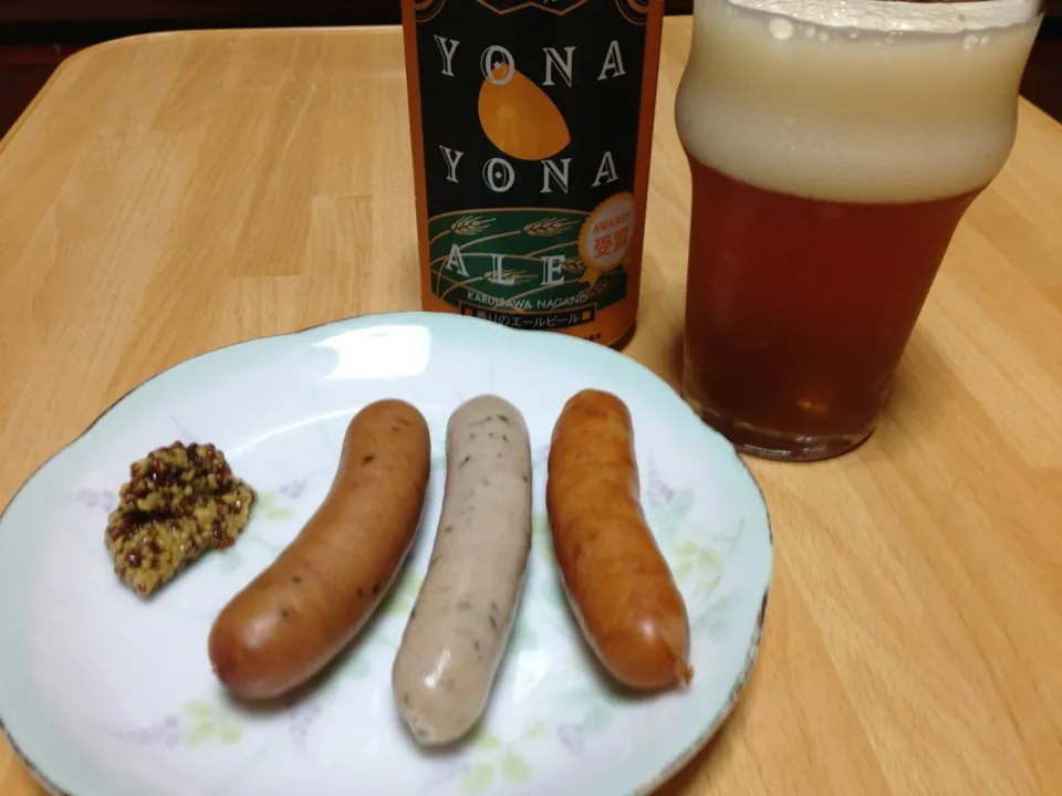 Snapdishの料理写真:三種のソーセージとビール|まさとさん