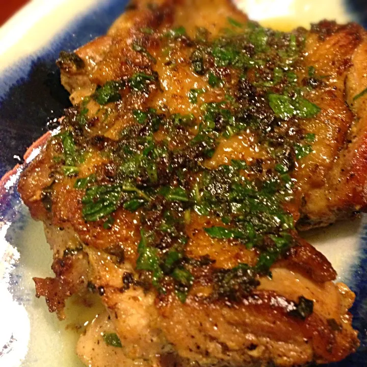 Snapdishの料理写真:Chicken skillet with butter basil sauce チキンステーキ バジルバターソース添え|Funky Chefさん