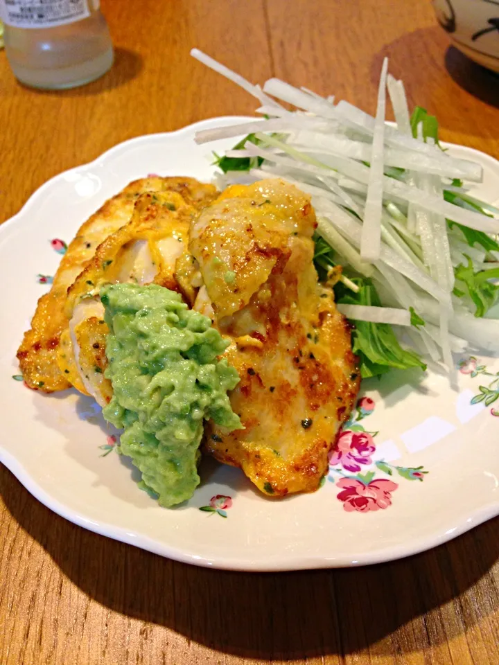 鶏肉のピカタ  アボカドソース添|まつださんさん