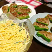 Snapdishの料理写真:ピーマン肉詰め♡ スパゲティサラダ|のぞむさん