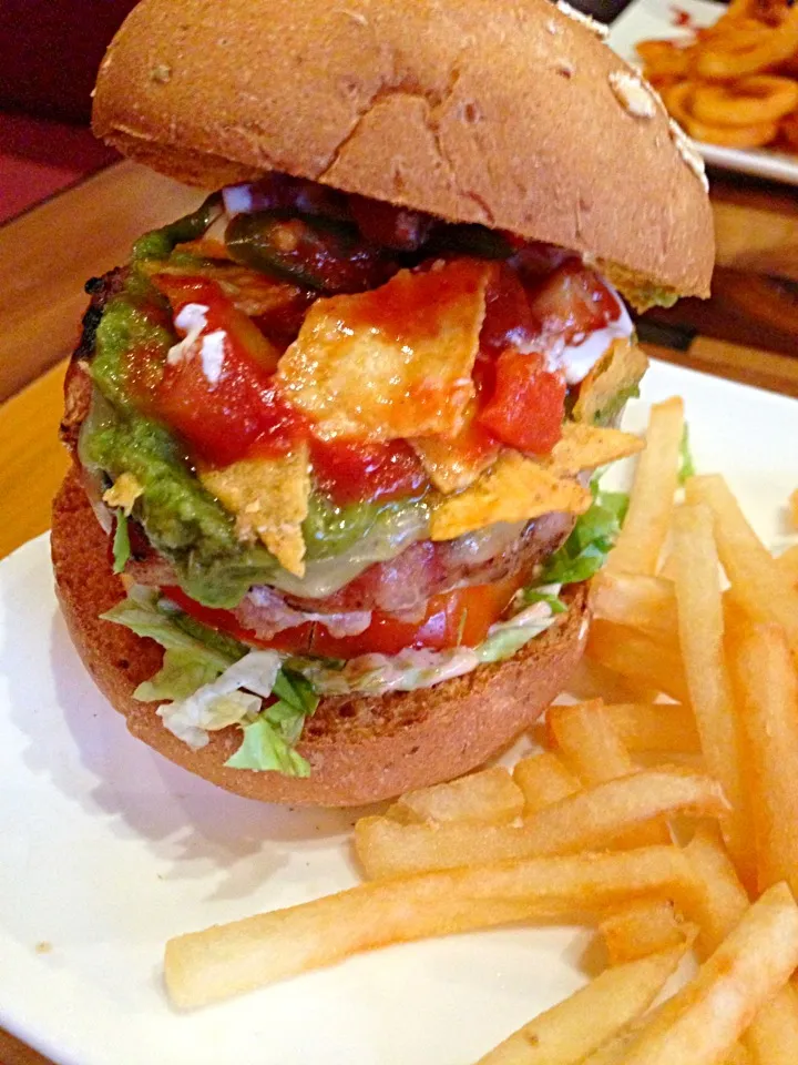 Spicy avocado sauce with nacho on top of grilled pork burger|PhUnGさん