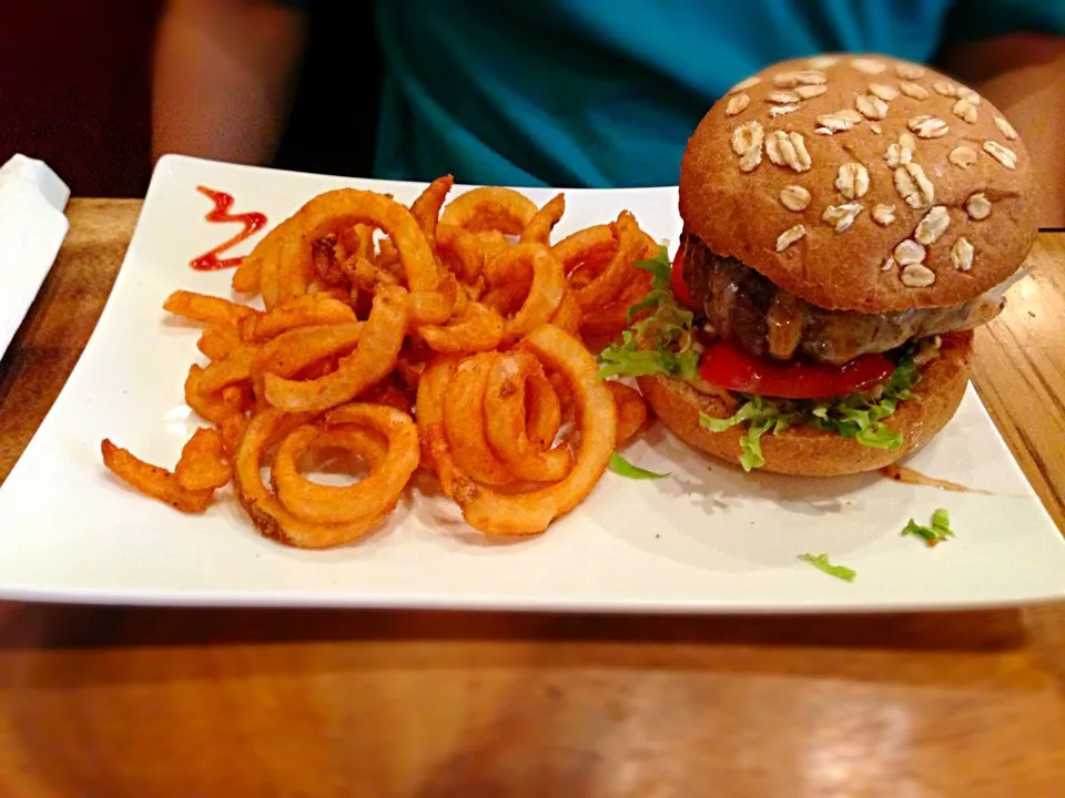 Smoke wagyu beef burger with spicy curly fries|PhUnGさん