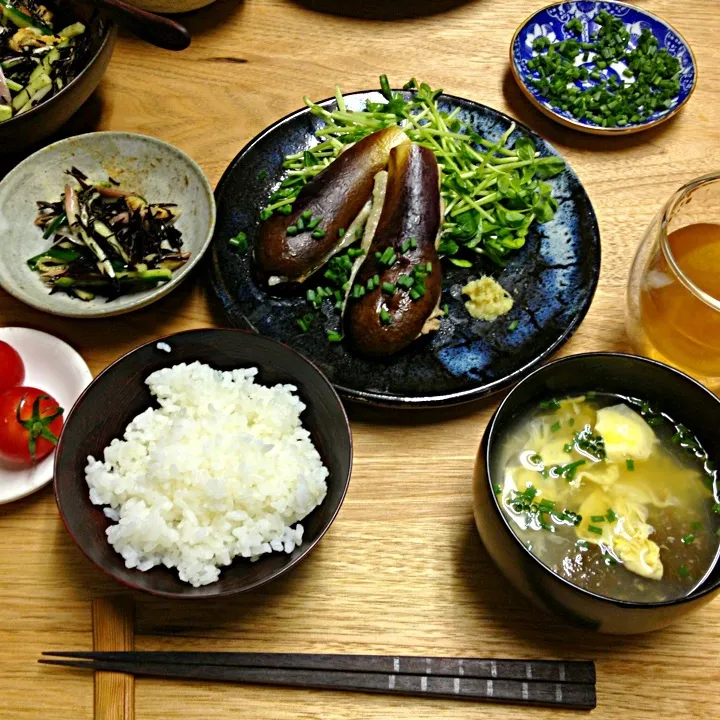 なすと豚肉の蒸し焼き、ひじきと油揚げの和え物、玉子ととろろ昆布のすまし汁|wakakoさん