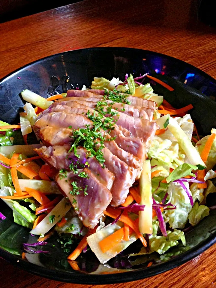 Seared Ahi Salad with Ginger Sesame Soy Vinaigrette|Gail Huesmannさん