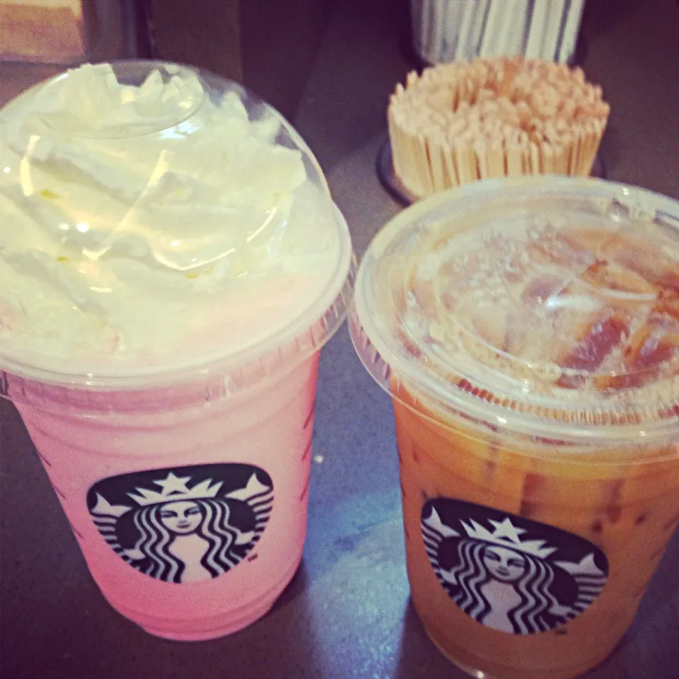 Non Fat Latte & Vanilla Cream Frappuccino with Raspberry Syrup #Starbucks|Jirawan Natibunさん