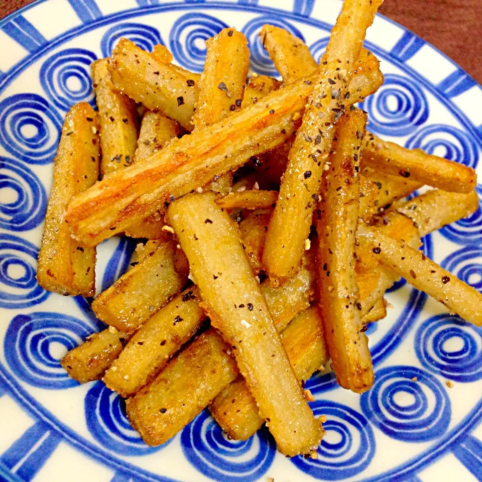 Snapdishの料理写真:ピロさんのごぼうのスパイシーフリット Spicy Burdock frit作ったよ♥|ともきーた (伊藤 智子)さん