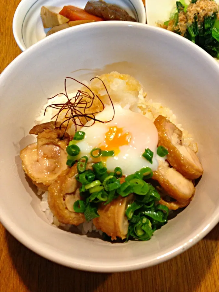 鶏焼き豚丼  温玉 大根下ろしでサッパリ|まつださんさん