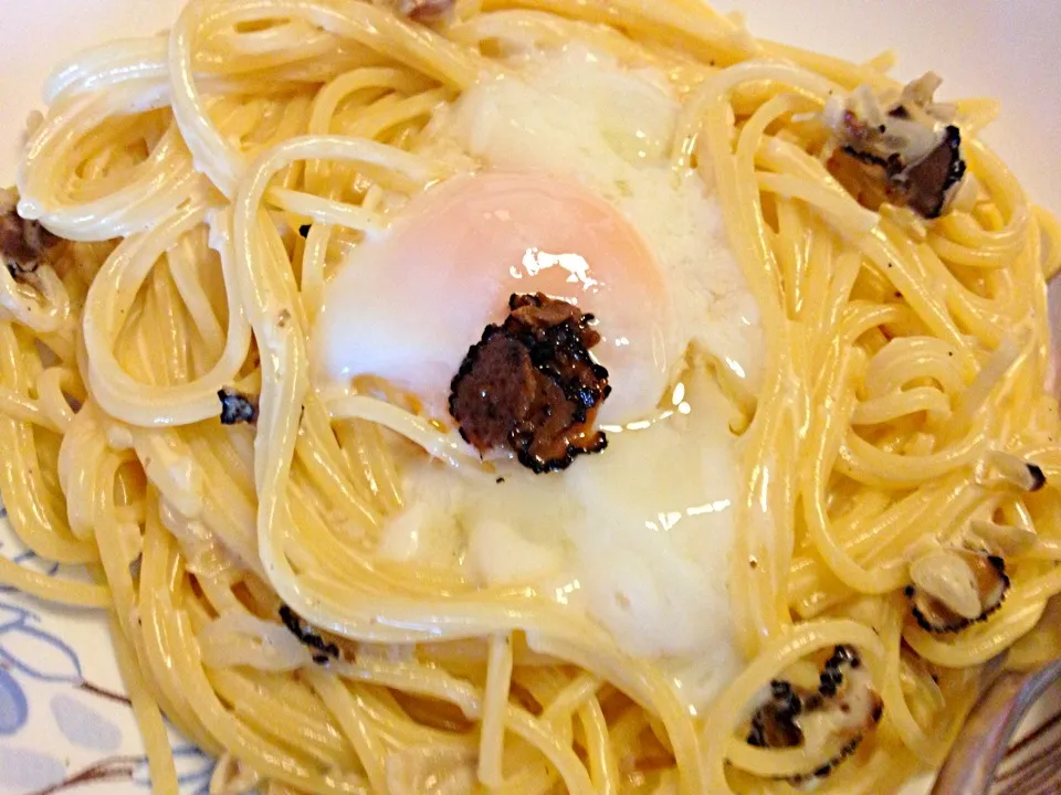 Spaghettini with truffle cream sauce and half boiled egg|Ong Sor Fernさん