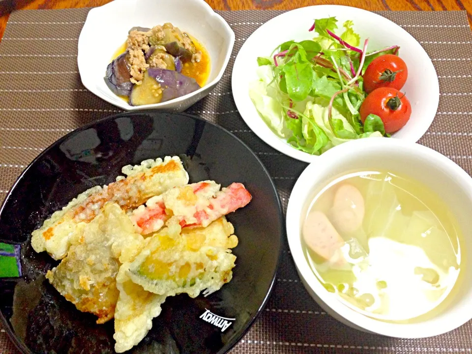 Snapdishの料理写真:かぼちゃ、タラ、カニカマ、ちくわの天ぷら、ウインナーとキャベツのスープ、麻婆茄子、サラダ|シロクロさん