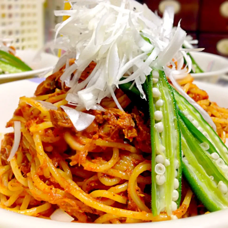 シカノさ〜んのニンニクたっぷり！鯖味噌煮缶とオクラと白髪葱💕🍝|きゅうちゃんさん