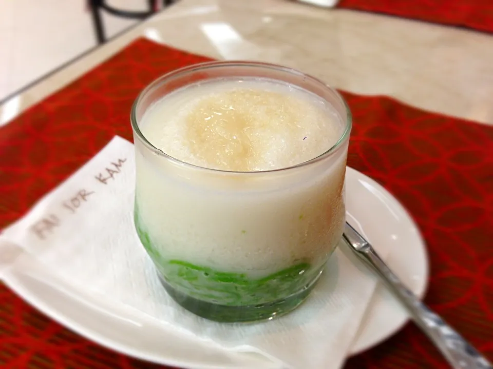 "Lod Chong" Pandan Rice Drops in Coconut Syrup|nicky tangさん