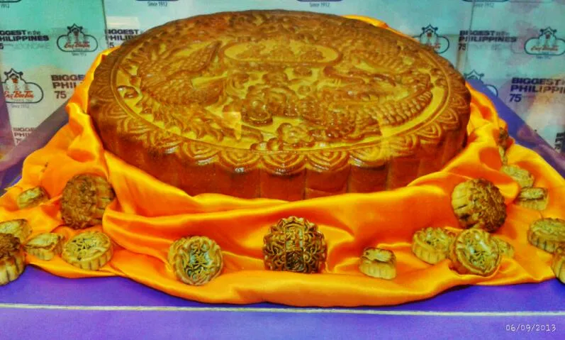 75" moon cake|michelle cabisoさん