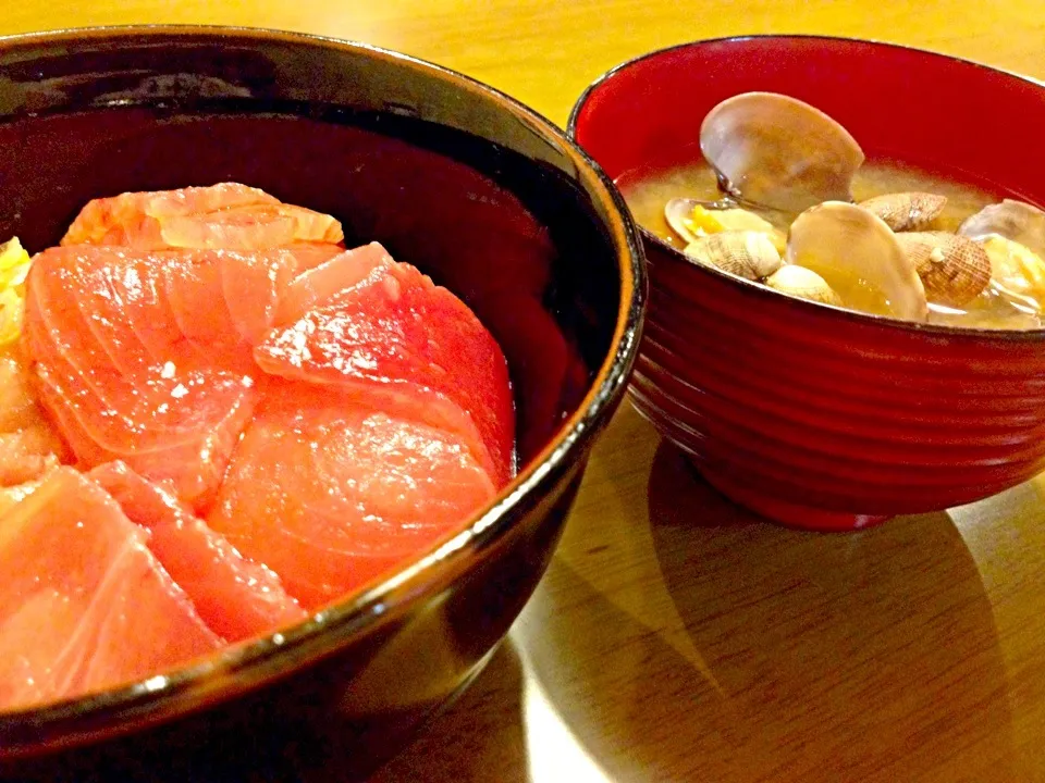 マグロ丼で21:50の夕食🍣🍣|かずみさん