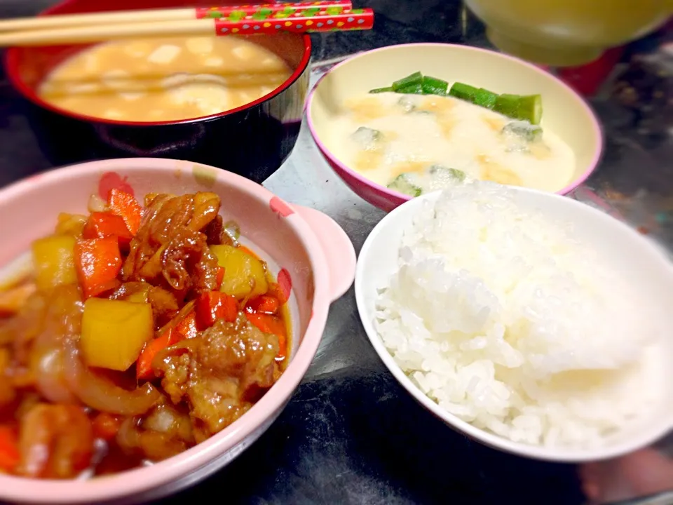 鶏の肉じゃが 豆腐と卵の味噌汁 オクラとろろ|夏海さん