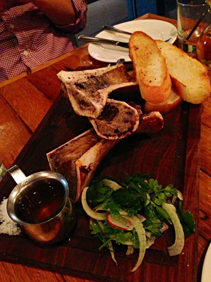 Roasted Pleasant Creek Ranch Wagyu Bone Marrow: parsley/ caper/ fennel salad/ charred baguette - Take #2|Ryan Kimさん