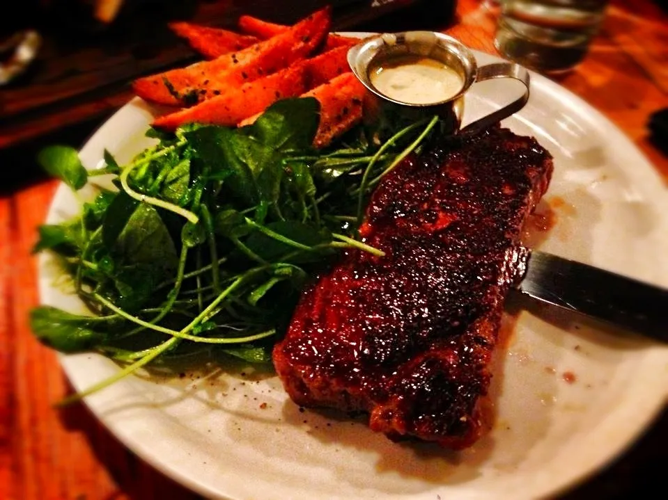 Steak Frites: painted hills strip steak/ bearnaise/ watercress/ french fries|Ryan Kimさん