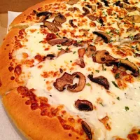 Mushroom Alfredo Sauce Pizza|Marinaさん