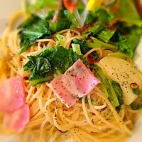 Snapdishの料理写真:今月のCafe Edomachoパスタ『小松菜じゃがいもべーこのペペロンチーノ』|YURIさん