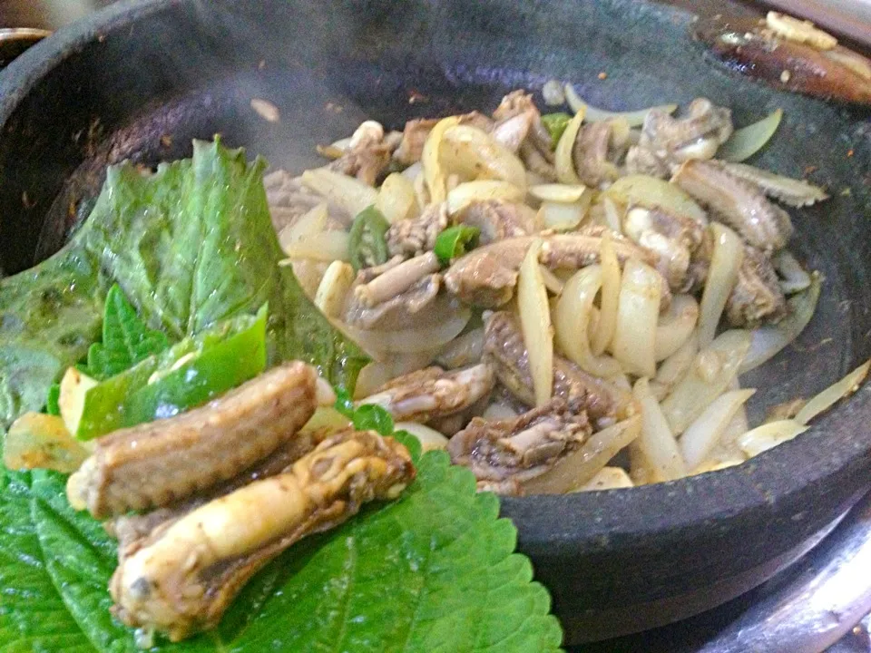 Snapdishの料理写真:ヤツメウナギ石焼き(塩味) 곰장어돌구이 2/2|juneshunさん