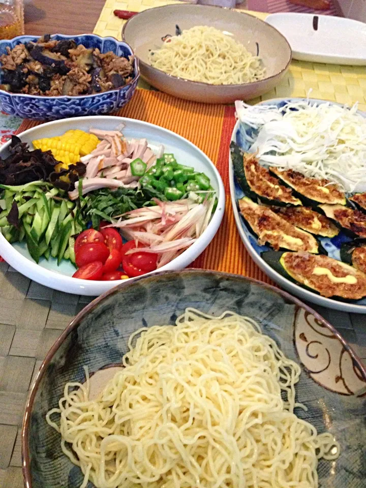 冷やしラーメン、牛肉と茄子の炒め物、ズッキーニのおかかマヨソース|Junya Tanakaさん