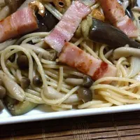 Snapdishの料理写真:毎度の ″ドカ盛り″ シリーズ｡｡｡昨晩は、久々に温かいパスタにしましたょ～○o。.(;´д｀)    ごく平凡なアリーオオーリオっす！