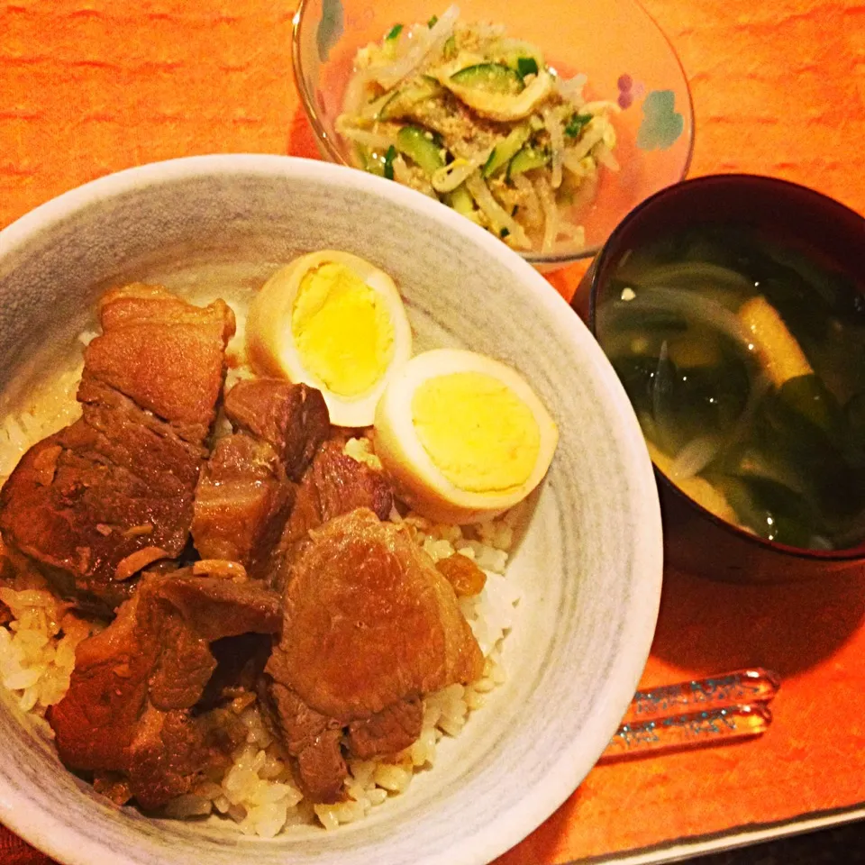 豚の甘辛丼,味噌汁,酢のもの|りーぴんさん